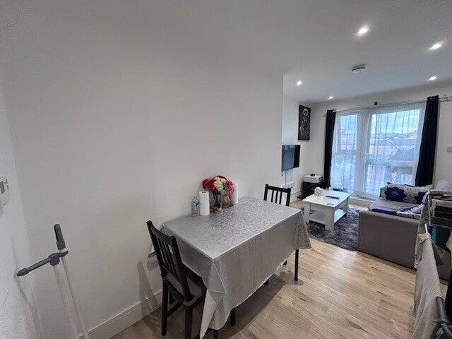 Flat Midland Road in Luton
