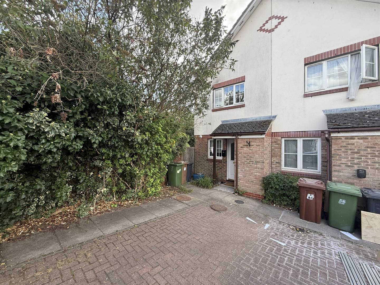Flat Denham Way in Hertsmere