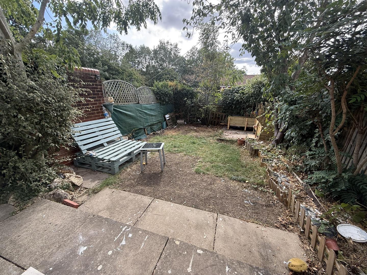 Flat Denham Way in Hertsmere