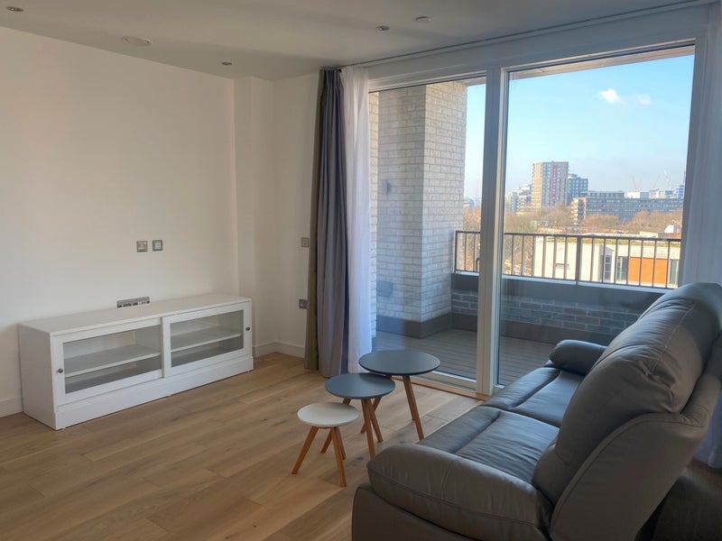 Flat Grant Road in Greater London