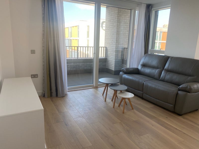 Flat Grant Road in Greater London