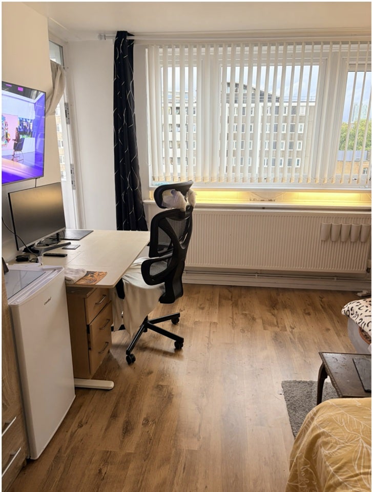 Room Gloucester Way in Greater London