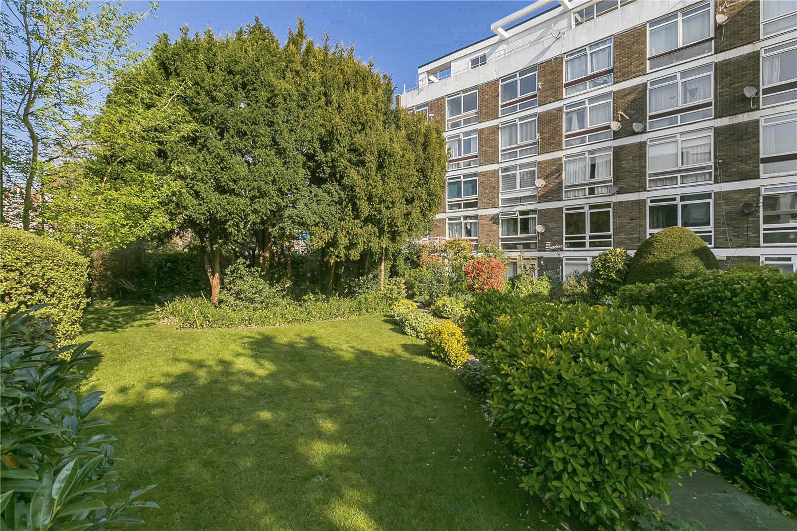 Flat Briar Walk in Greater London