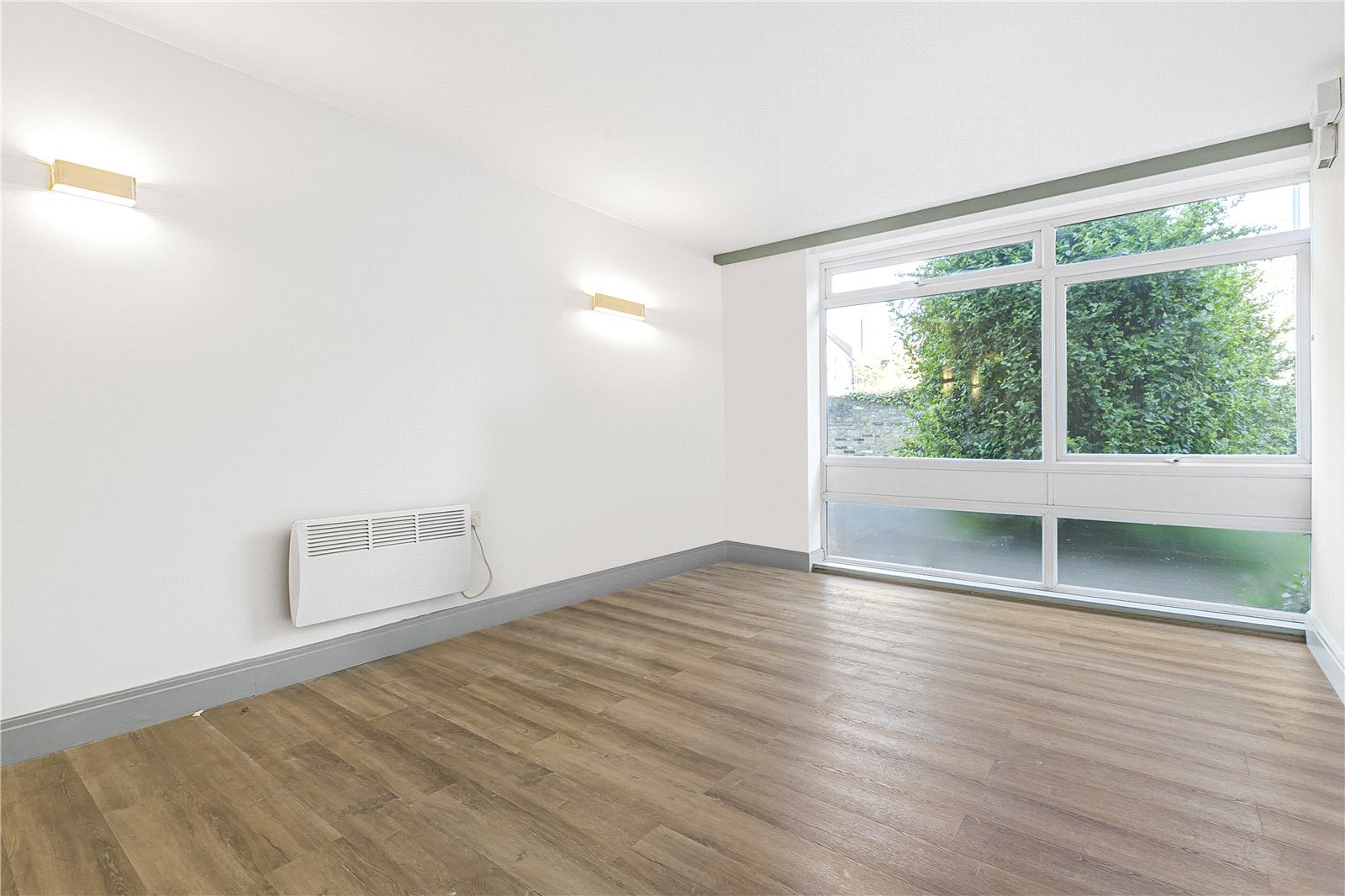 Flat Briar Walk in Greater London