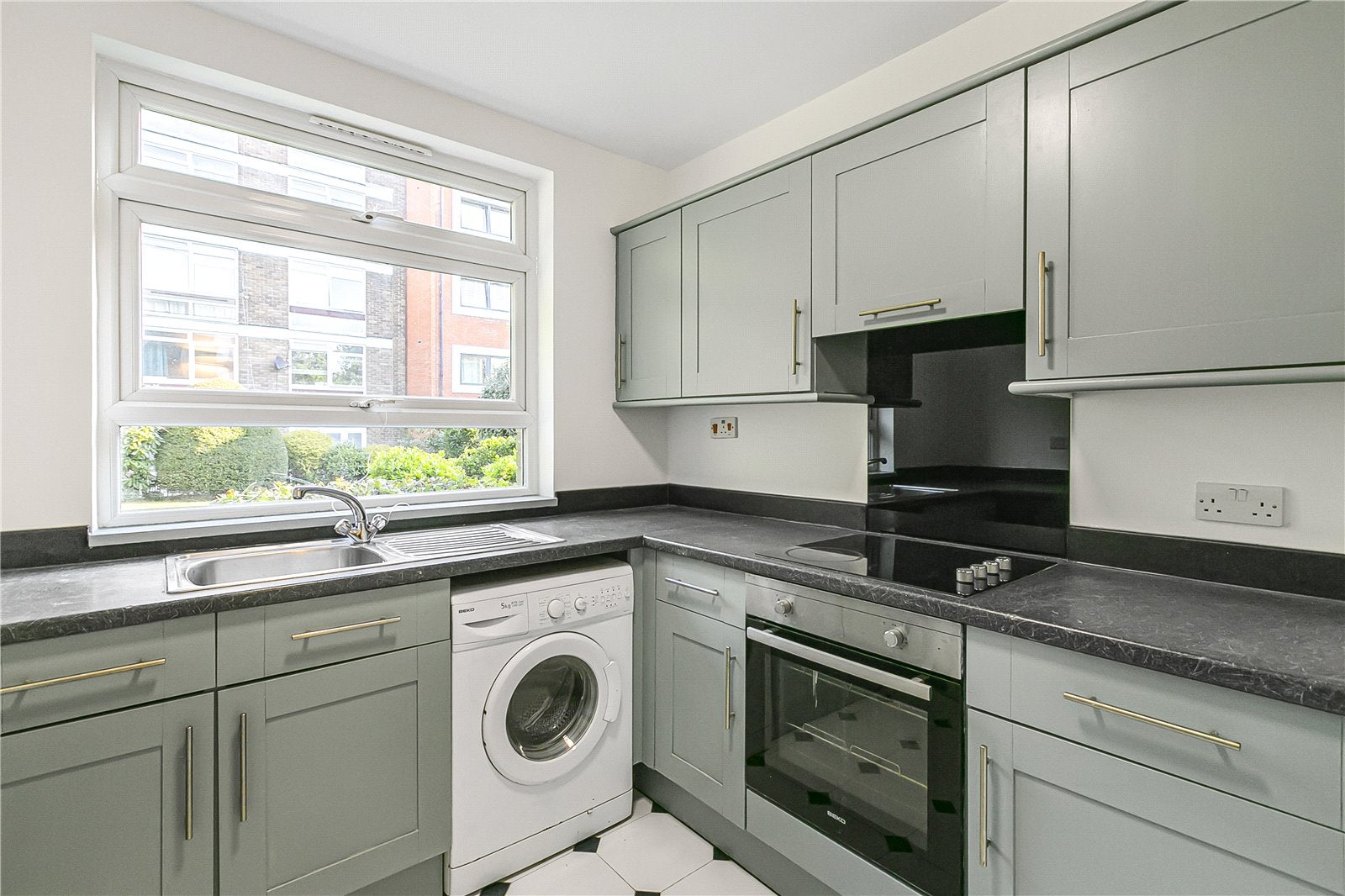 Flat Briar Walk in Greater London