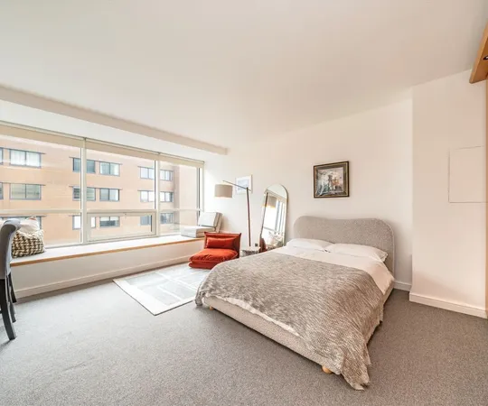 Flat Grosvenor Road in City of Westminster