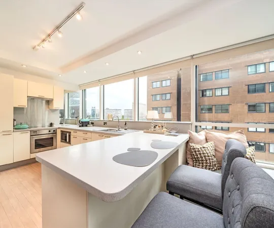 Flat Grosvenor Road in City of Westminster