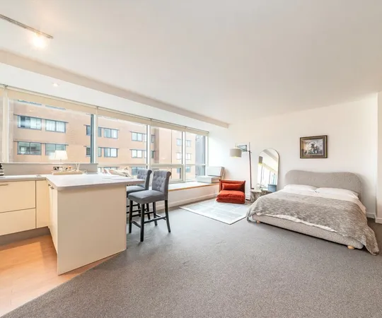 Flat Grosvenor Road in City of Westminster