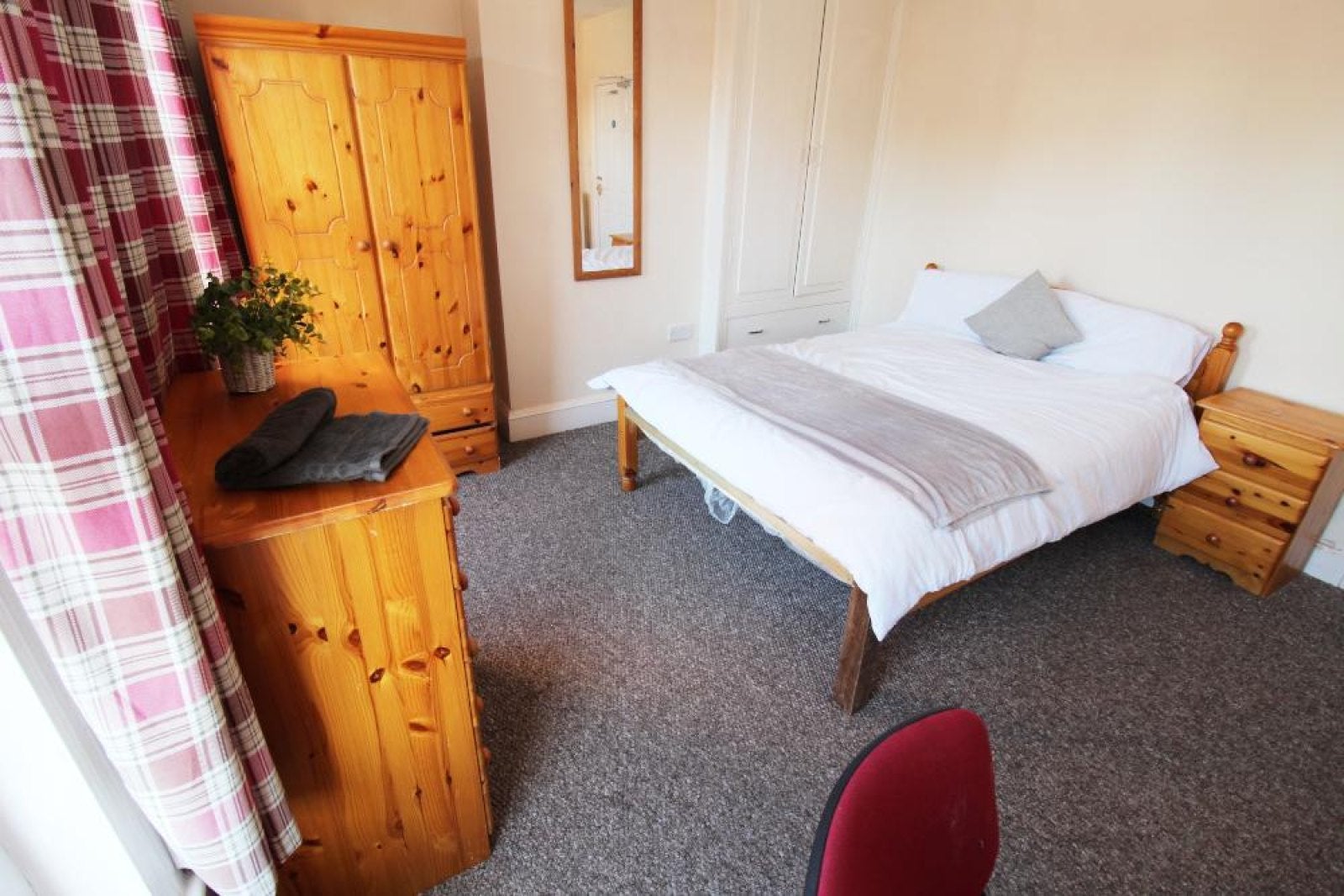 Room Comer Road in Worcester