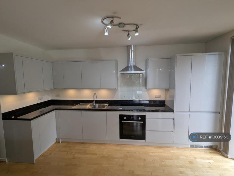 Flat West Parkside in Greater London