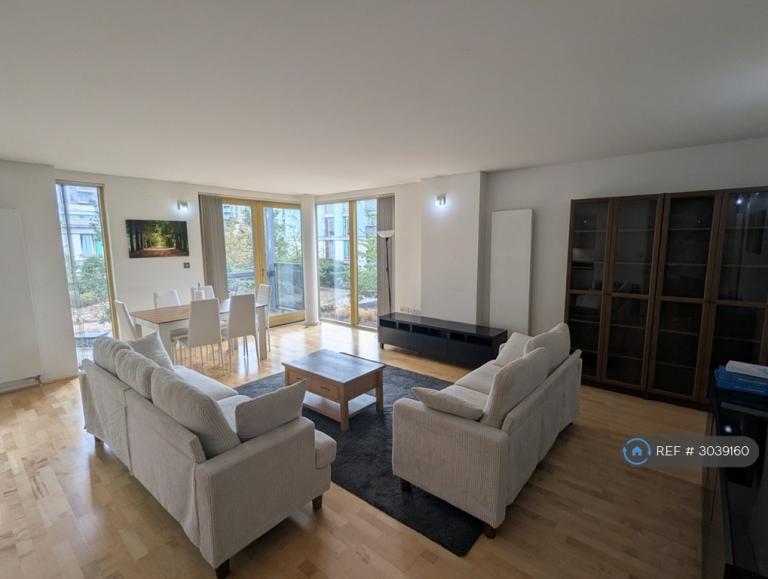 Flat West Parkside in Greater London