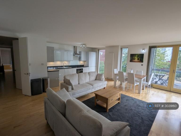 Flat West Parkside in Greater London