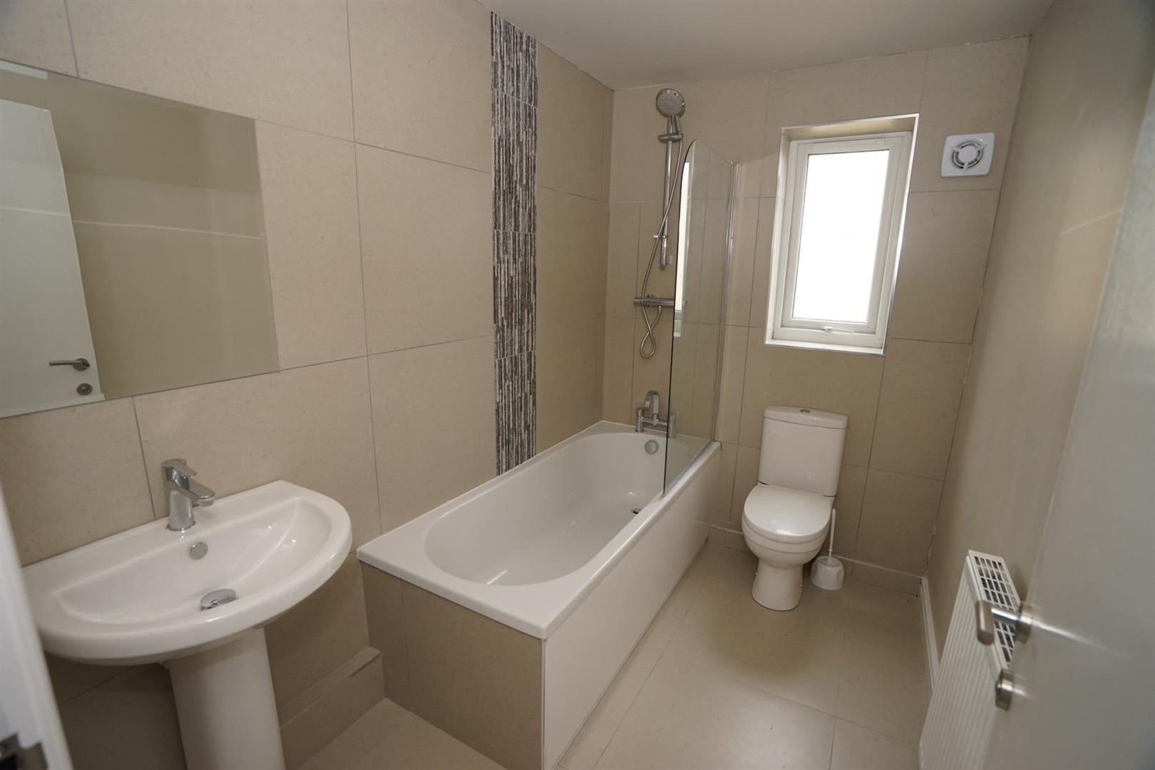 Flat Manchester Road in Blackrod