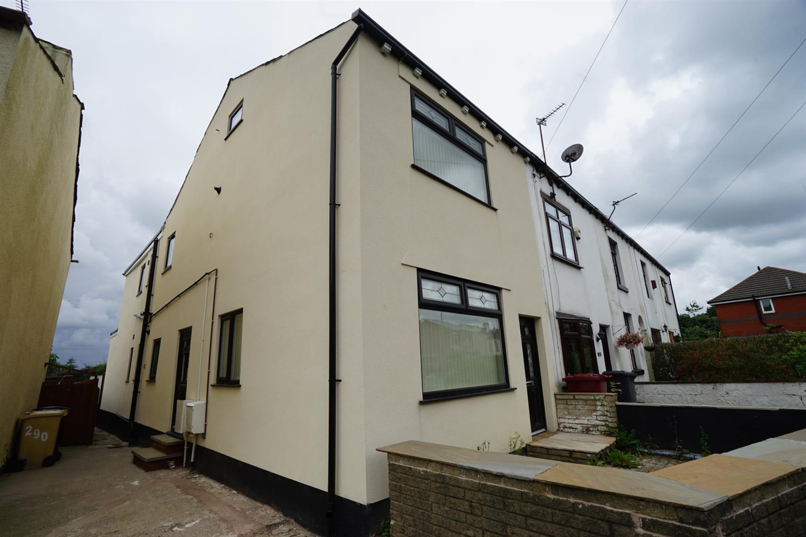 Flat Manchester Road in Blackrod