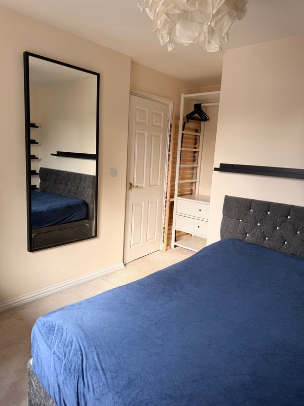Room Shepherds Lane in Greater London