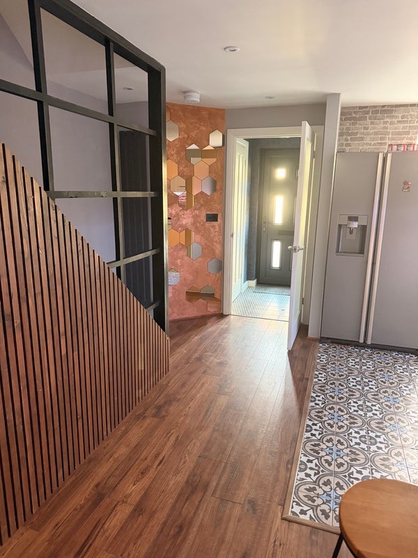 Room Shepherds Lane in Greater London