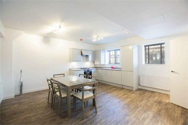 Flat Combedale Road in Greater London