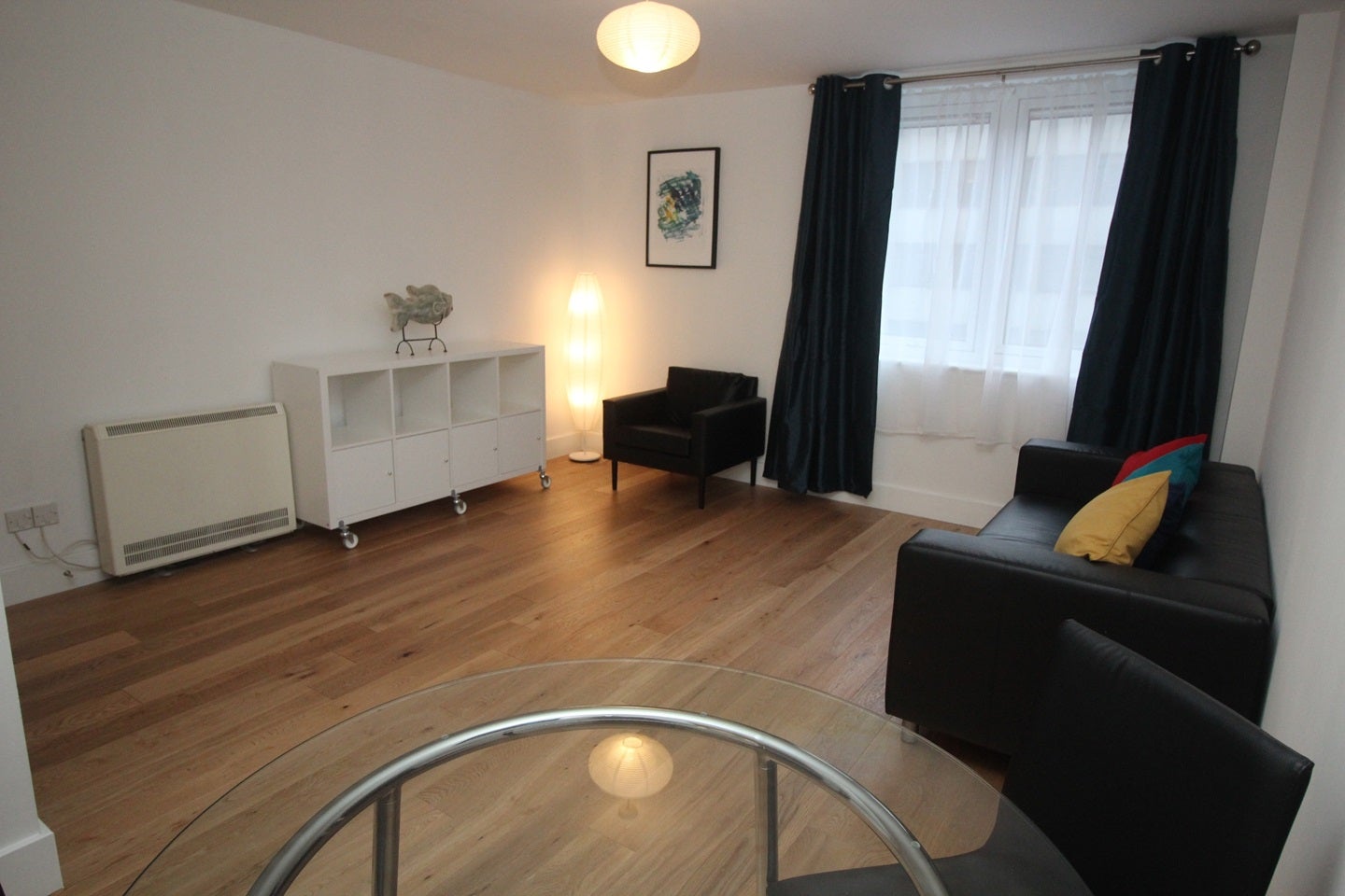 Flat Commercial Road in Greater London