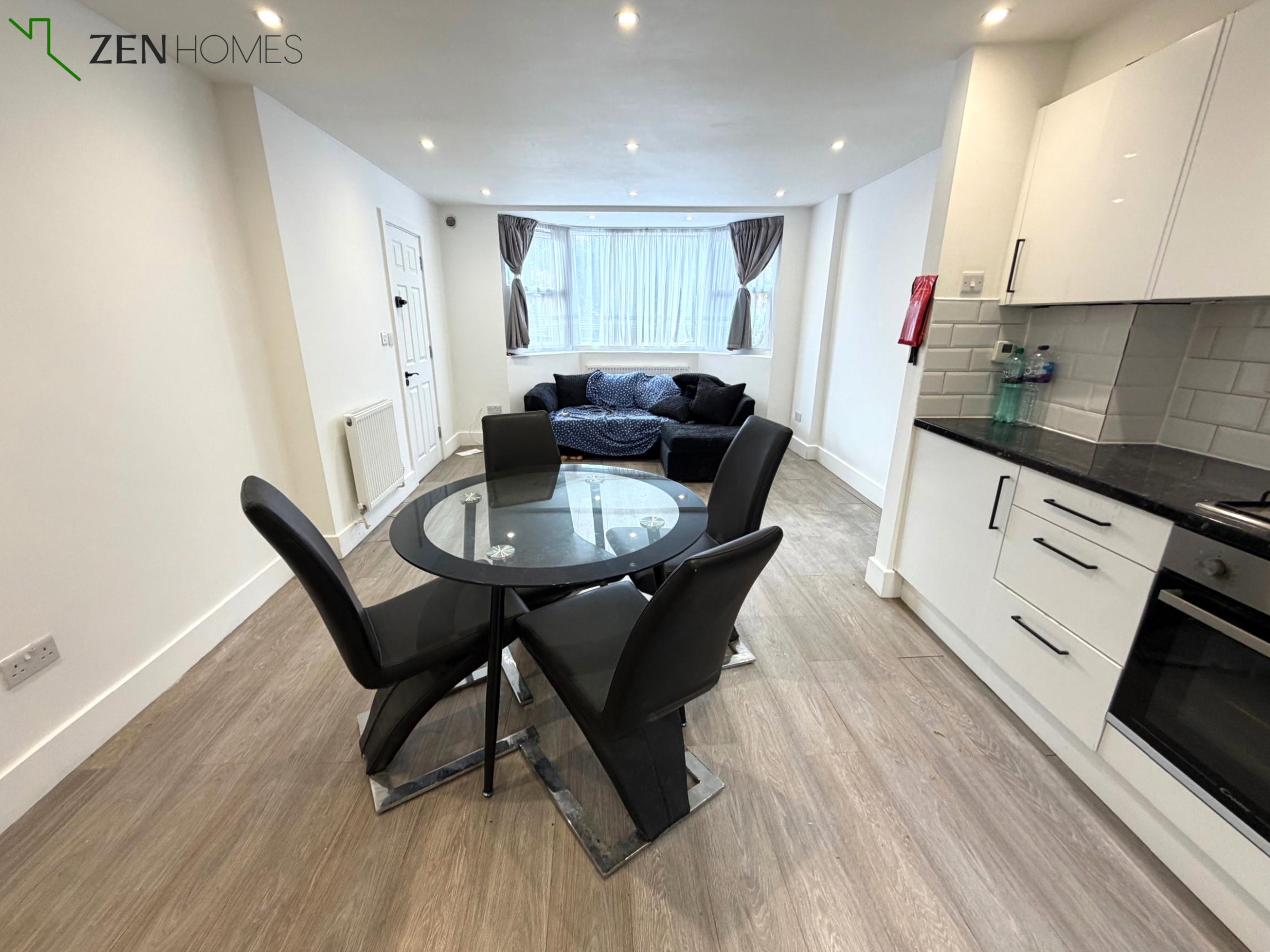 Flat Shanklin Road in Greater London