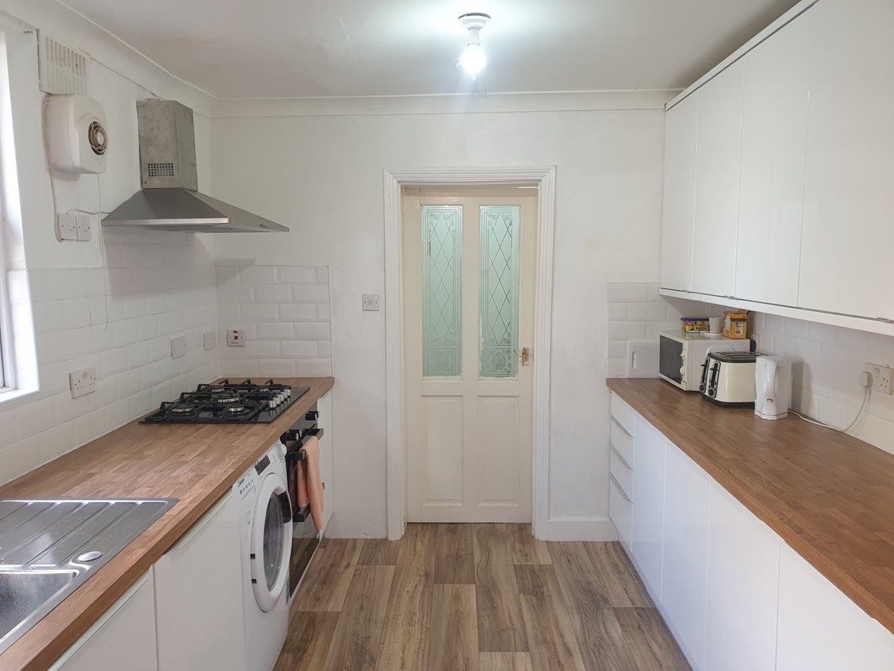 Room Ledger's Road in Slough