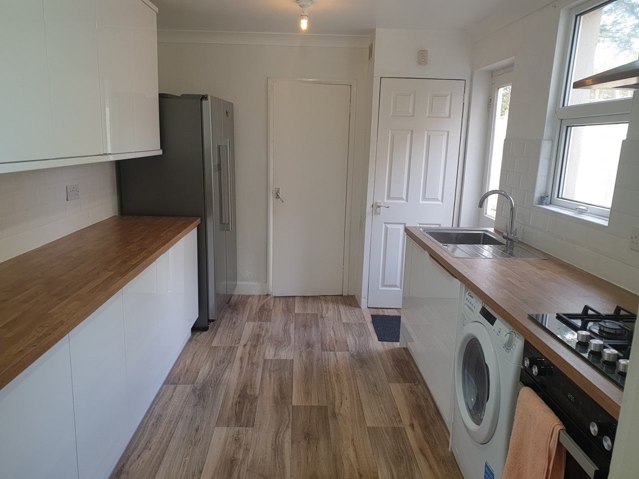 Room Ledger's Road in Slough