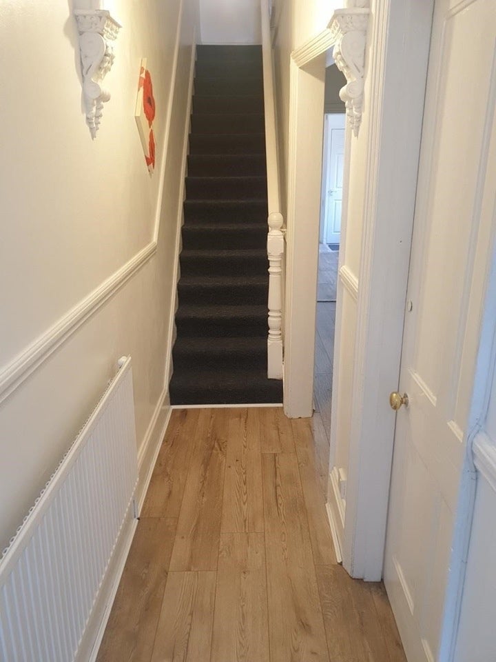 Room Ledger's Road in Slough