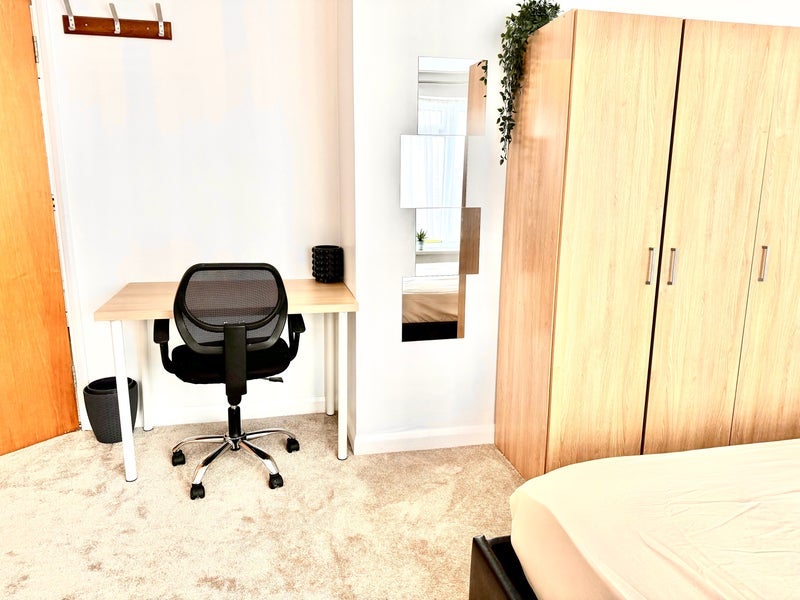 Room Chestnut Walk in Crawley