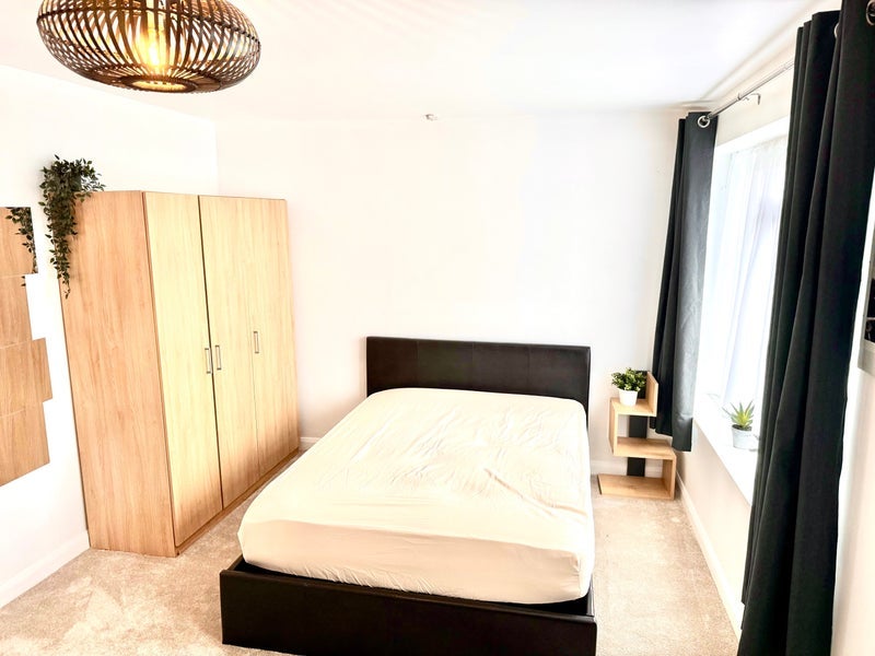 Room Chestnut Walk in Crawley