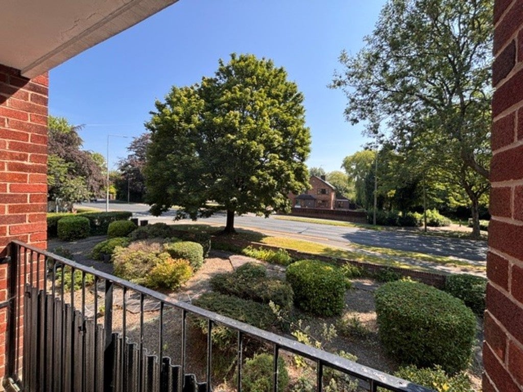 Flat Brookside Road in Preston