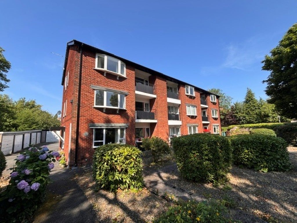 Flat Brookside Road in Preston