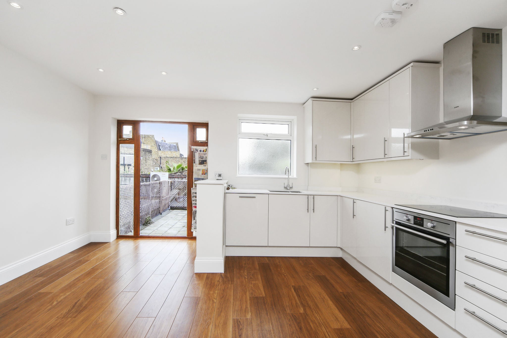 Flat Britannia Way in Greater London