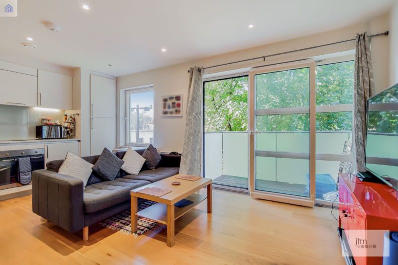 Flat Tiltman Place in Greater London