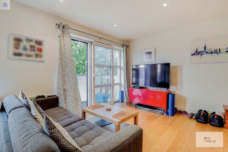 Flat Tiltman Place in Greater London