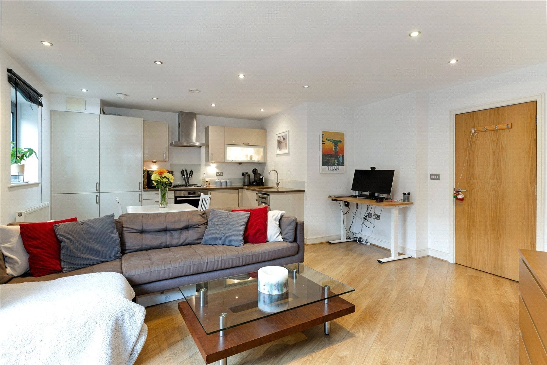 Flat Battersea Park Road in Greater London