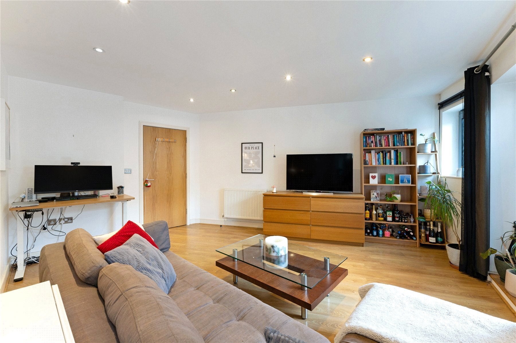 Flat Battersea Park Road in Greater London