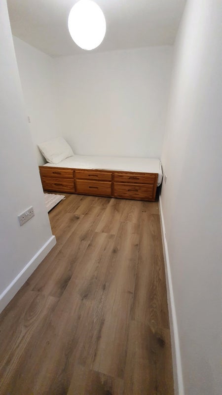 Room Polefield in Preston