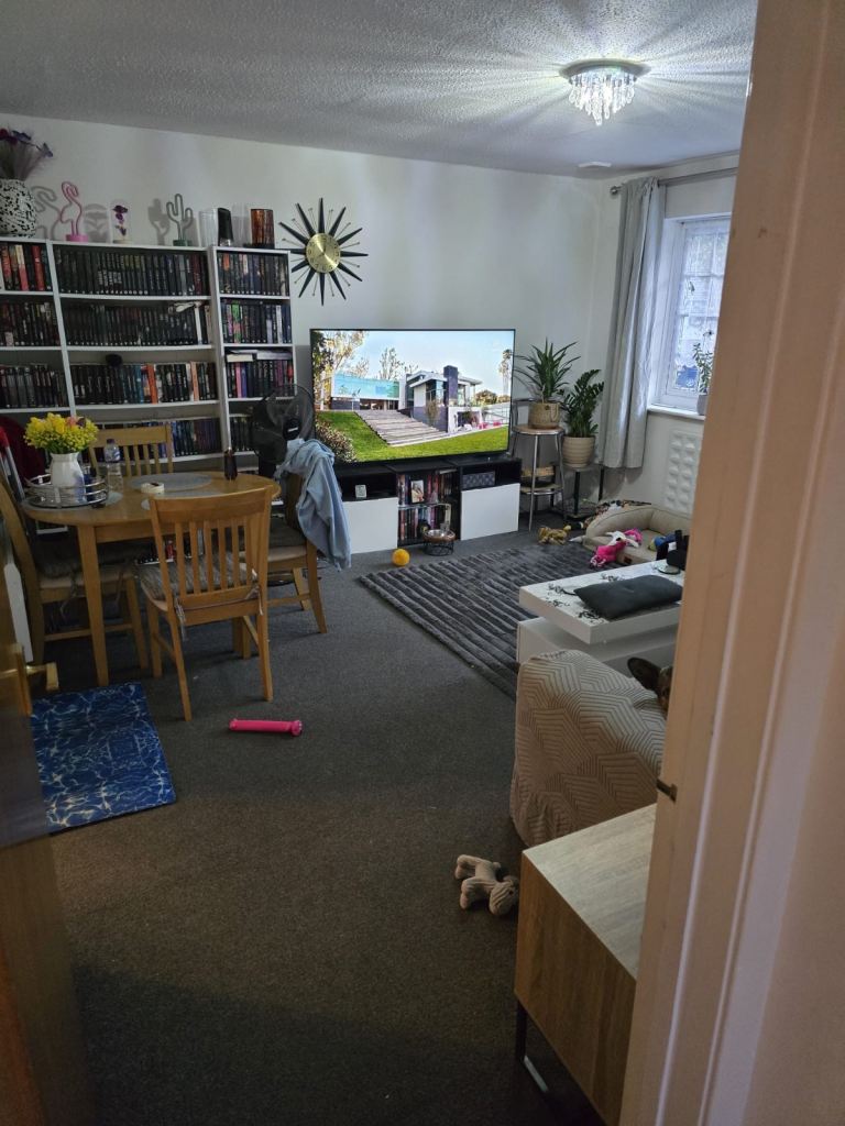 Flat Starwood Court in Slough