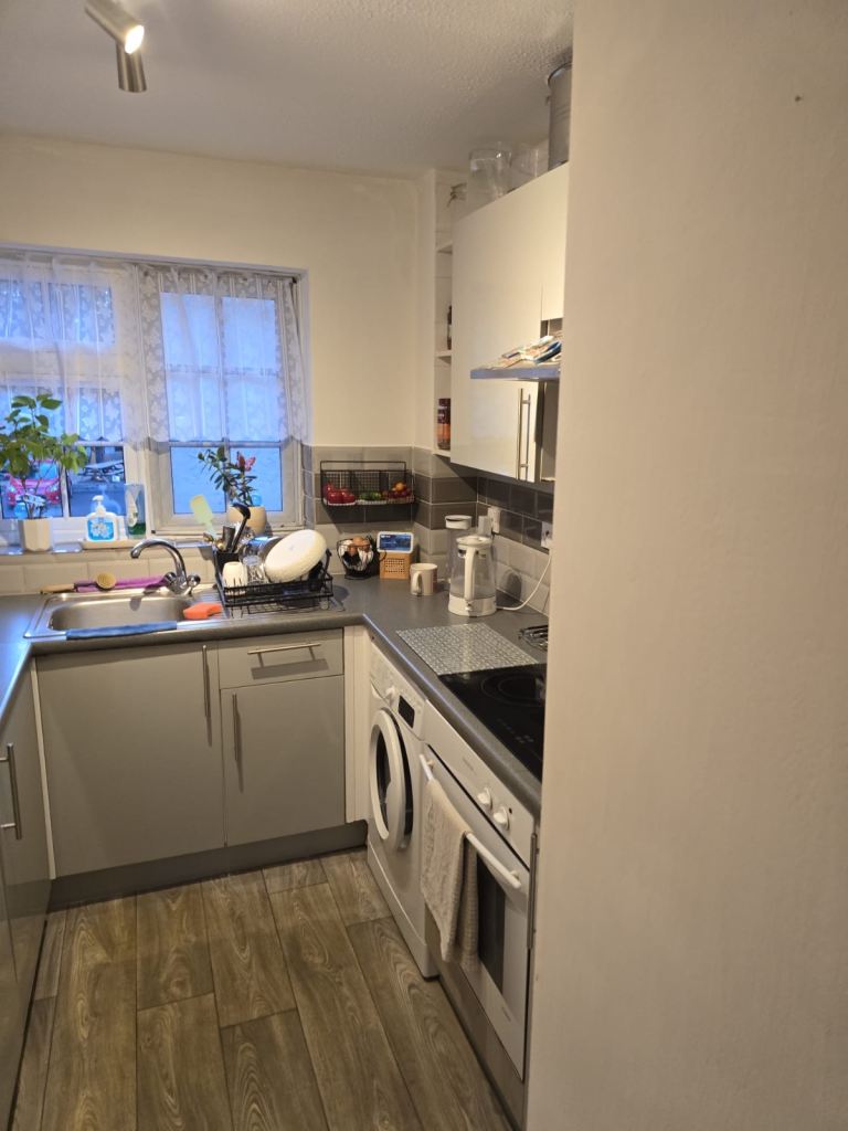 Flat Starwood Court in Slough