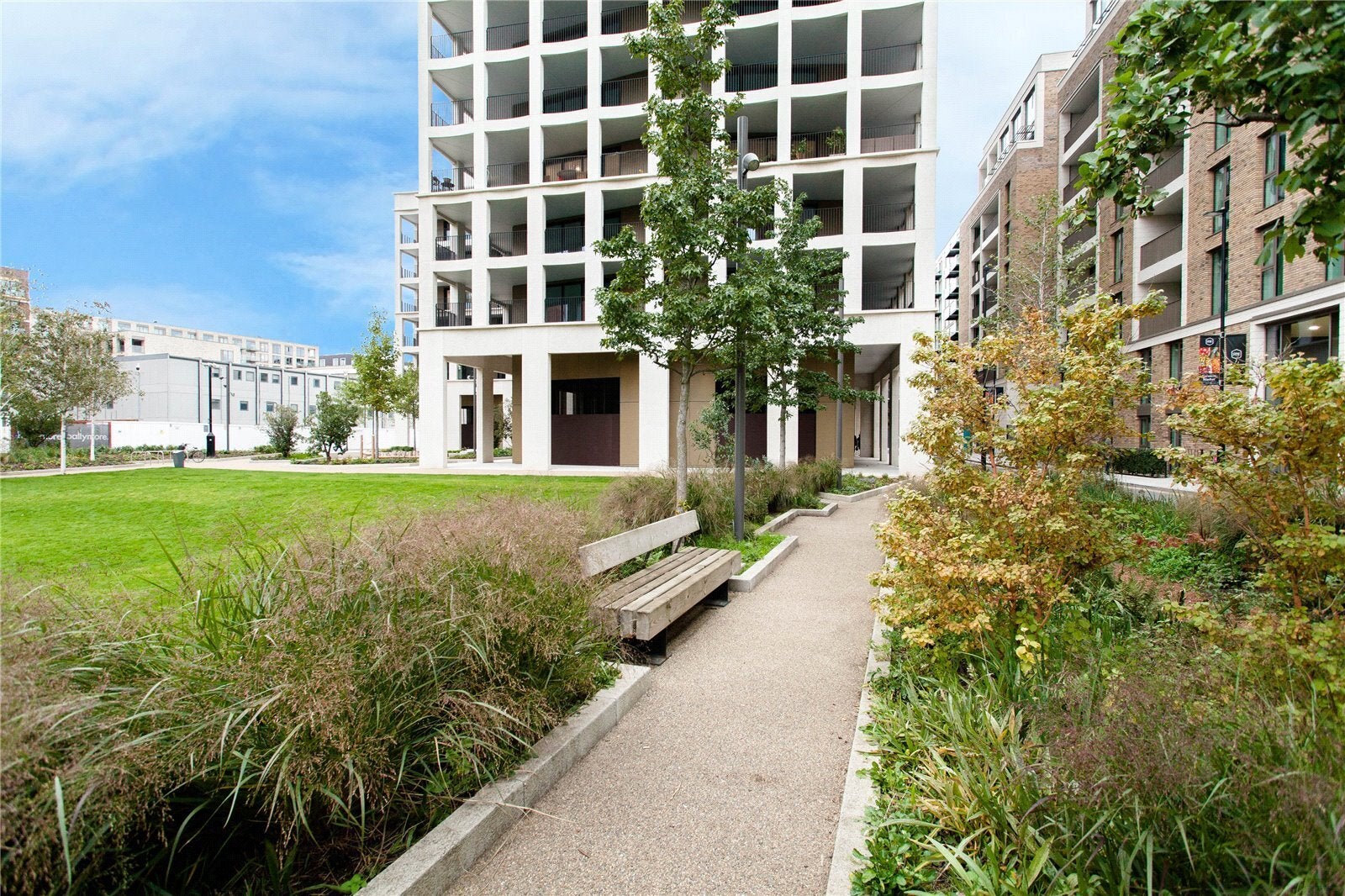 Flat Schooner Road in Greater London