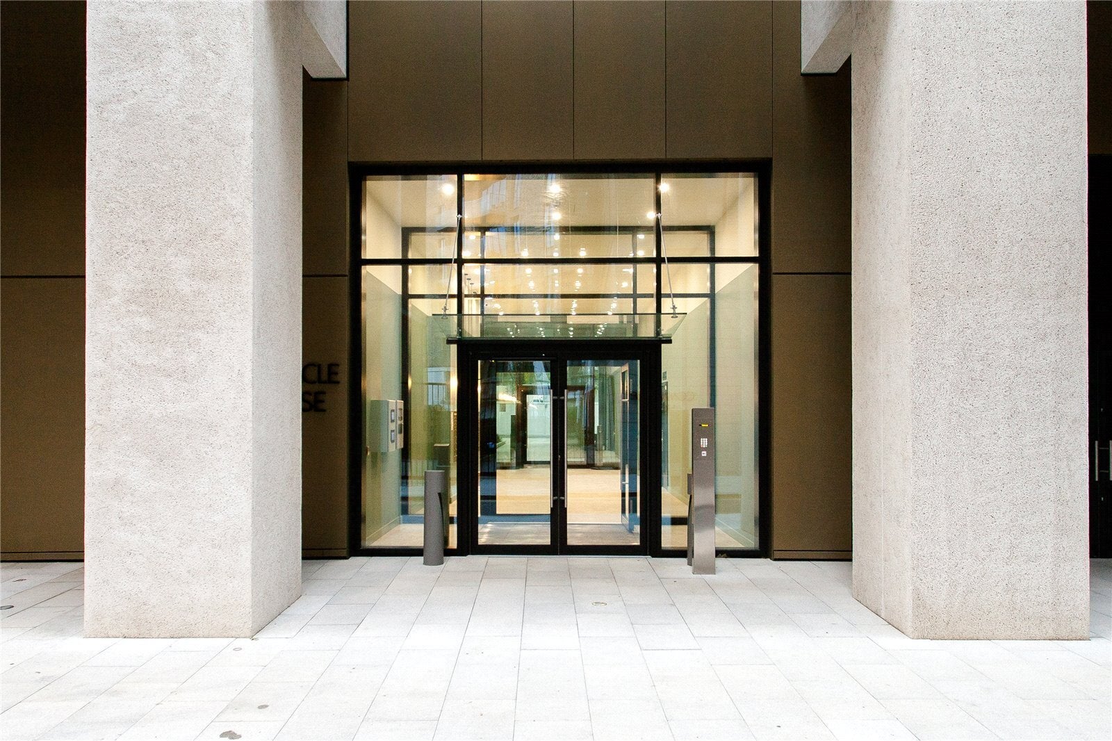 Flat Schooner Road in Greater London