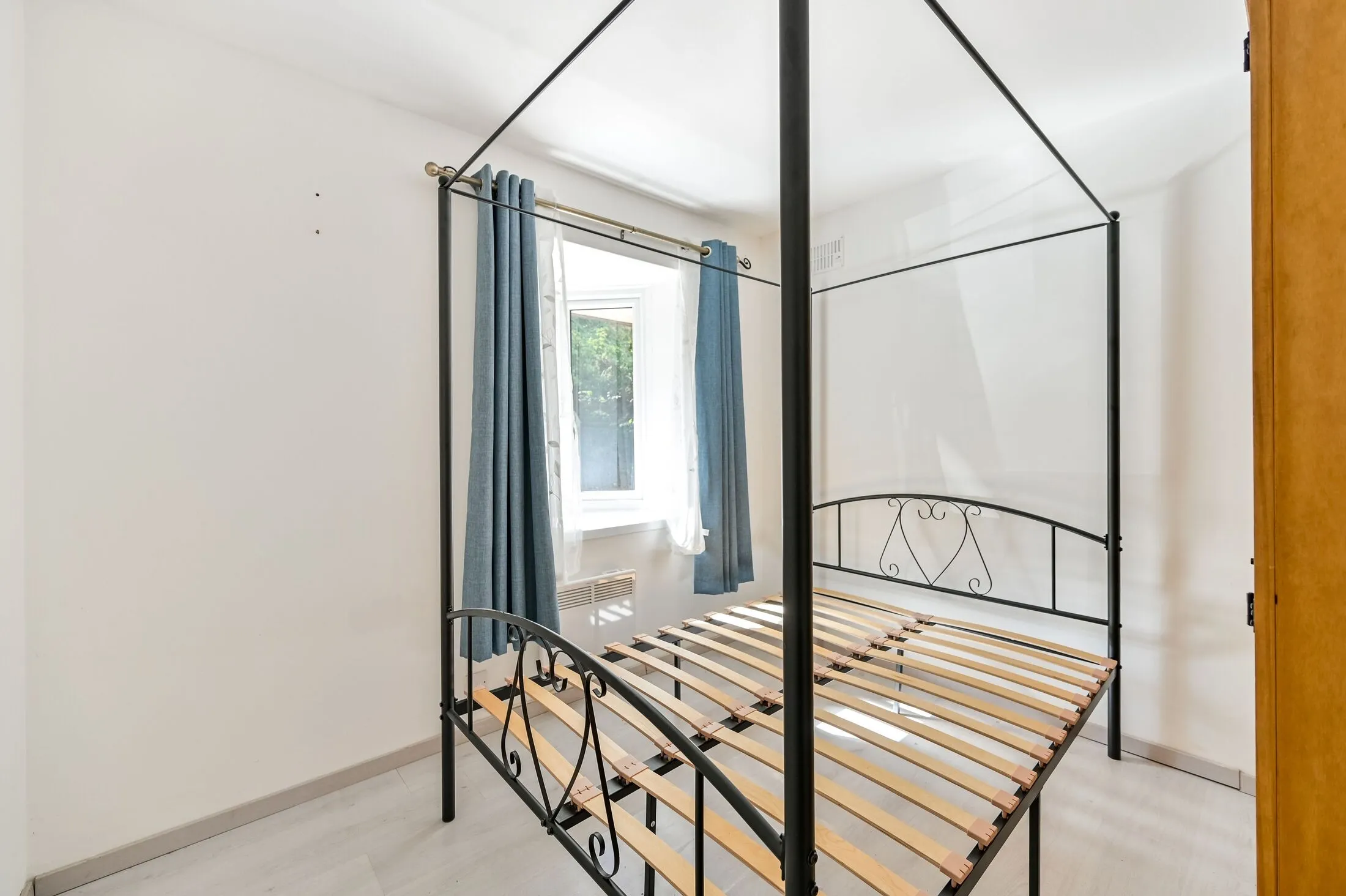 Flat Weavers Close in Greater London