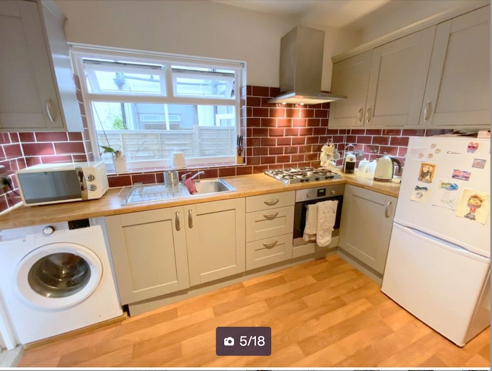 Flat Temple Road in Greater London