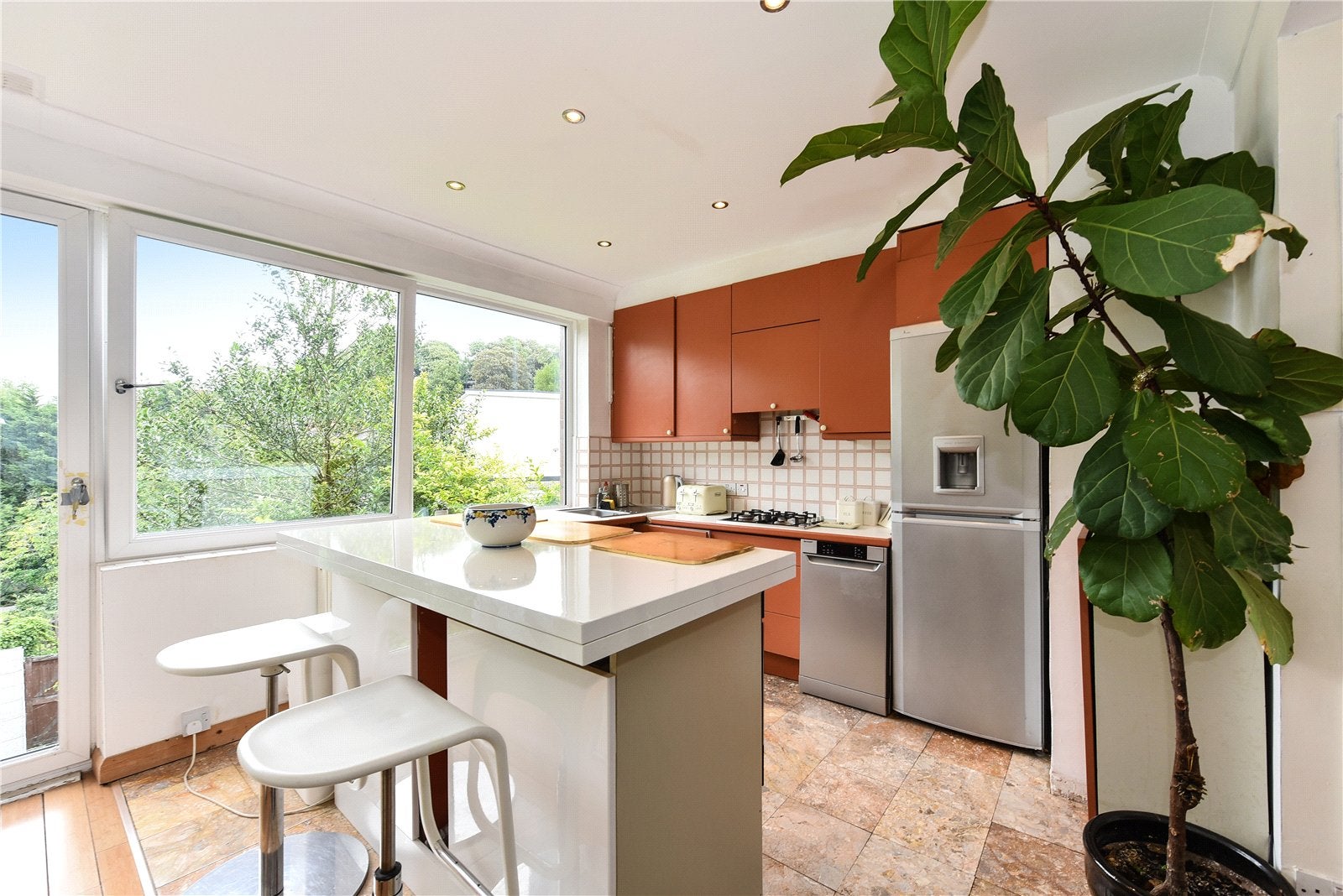 Flat Hermitage Lane in London