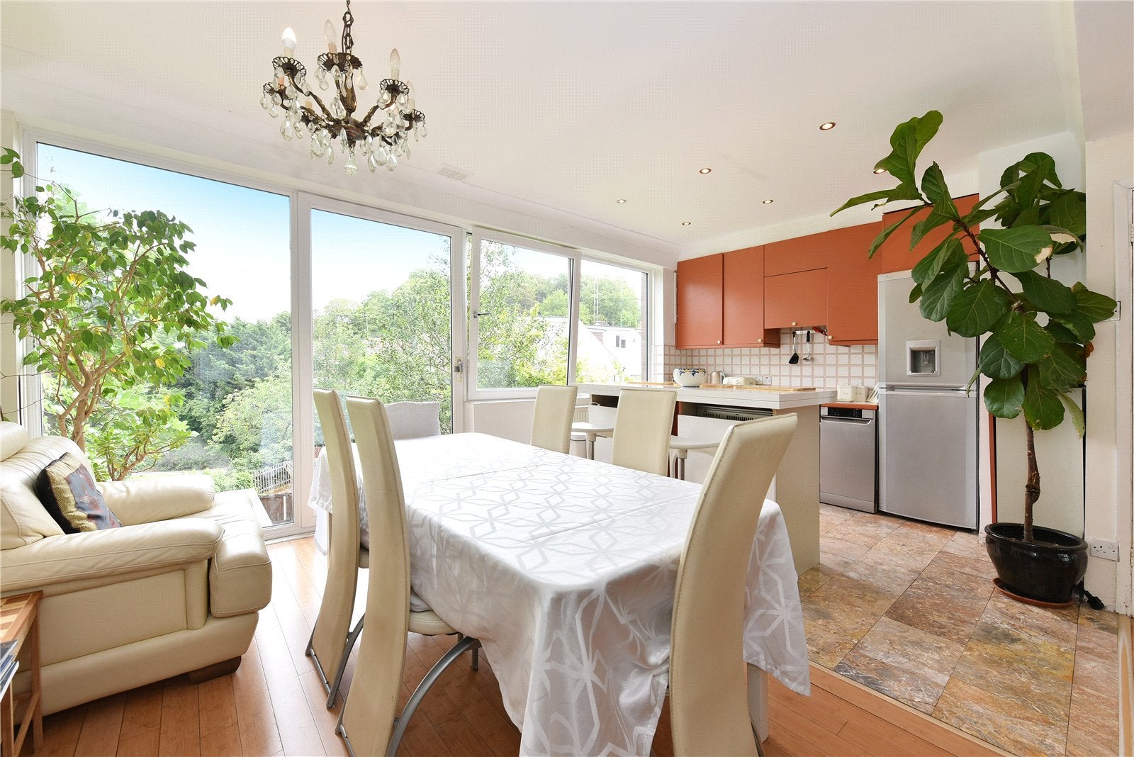 Flat Hermitage Lane in London