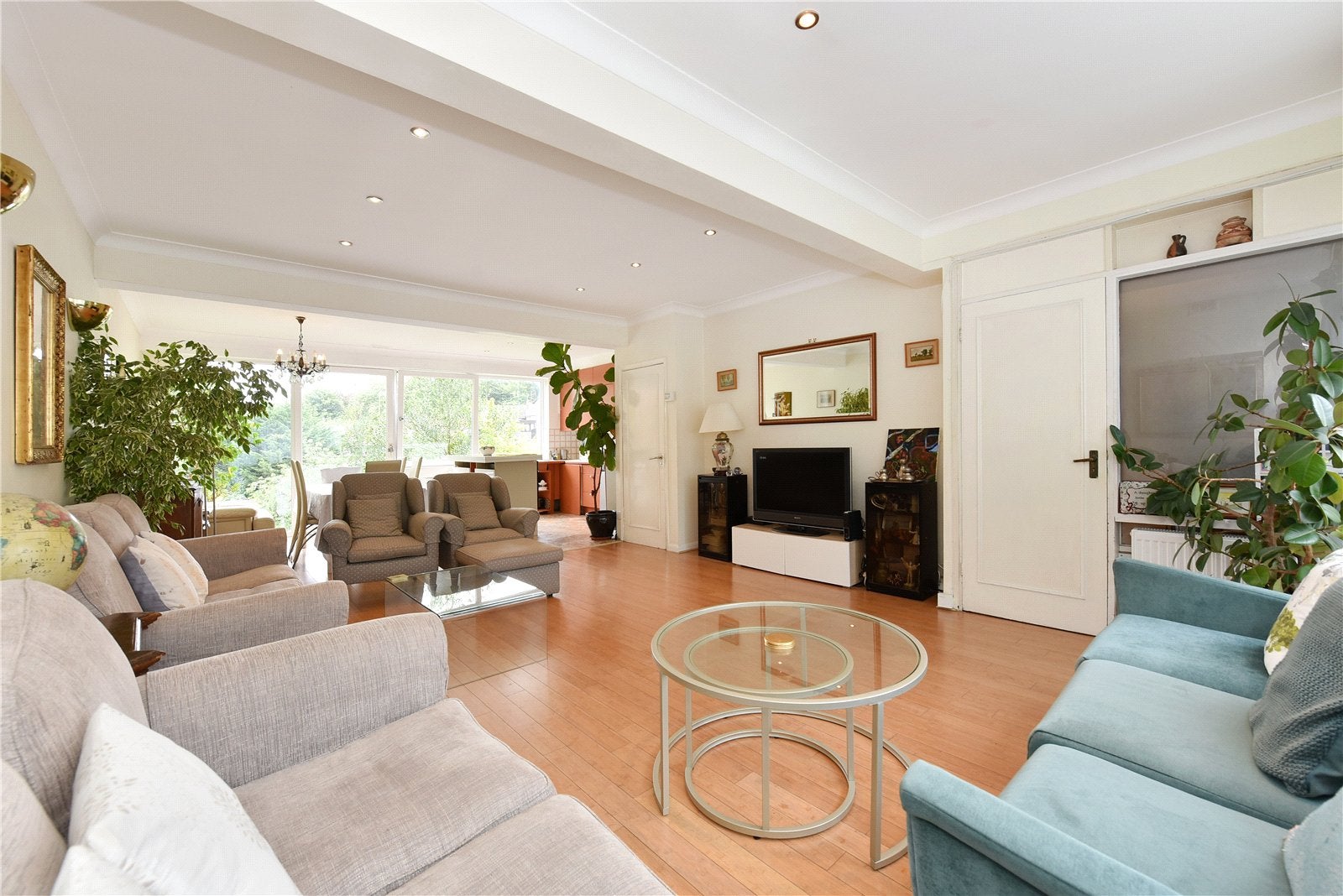 Flat Hermitage Lane in London
