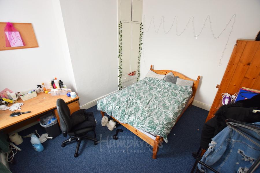 Room Purser Road in Northampton