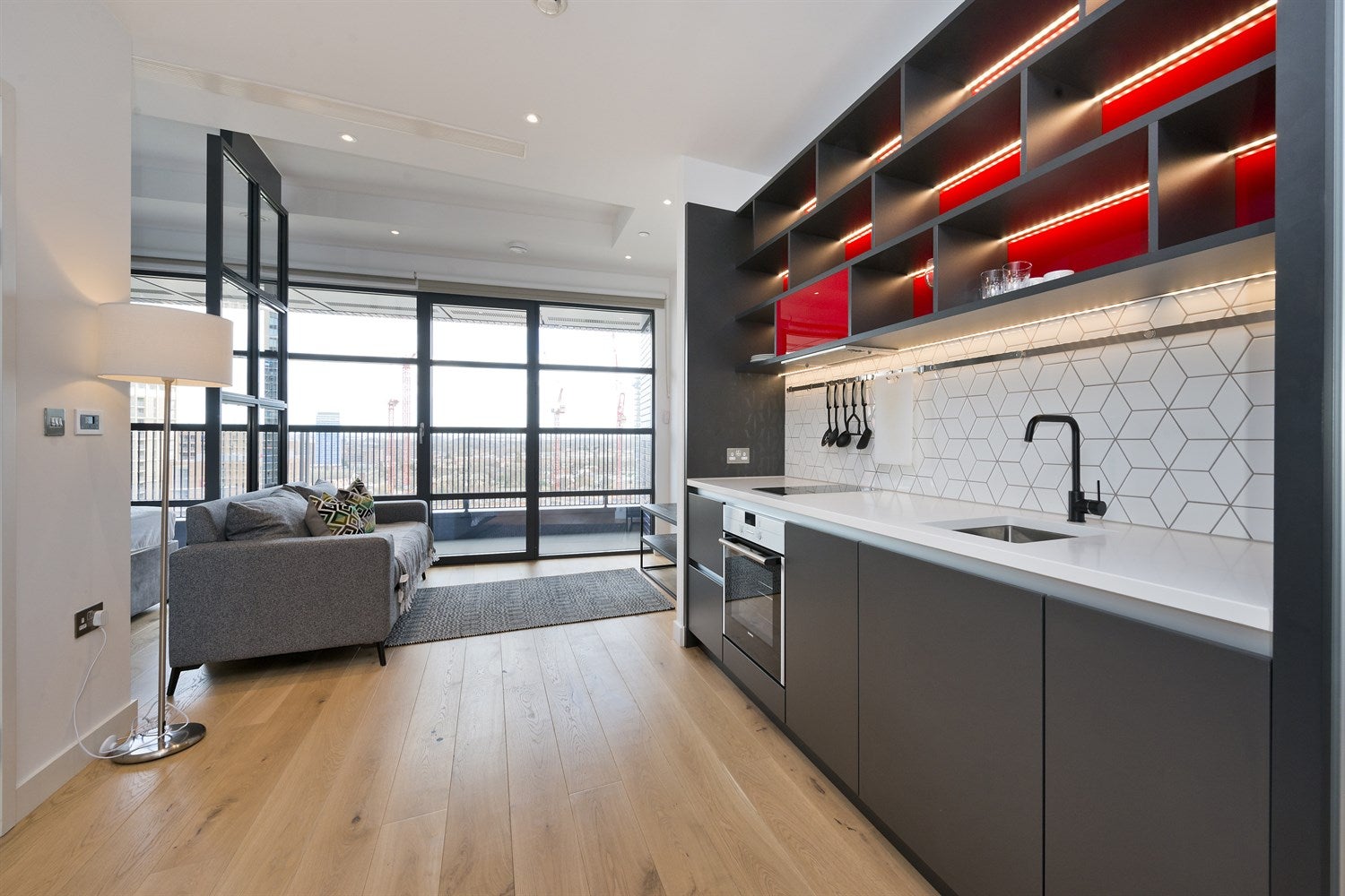 Flat Lookout Lane in Greater London