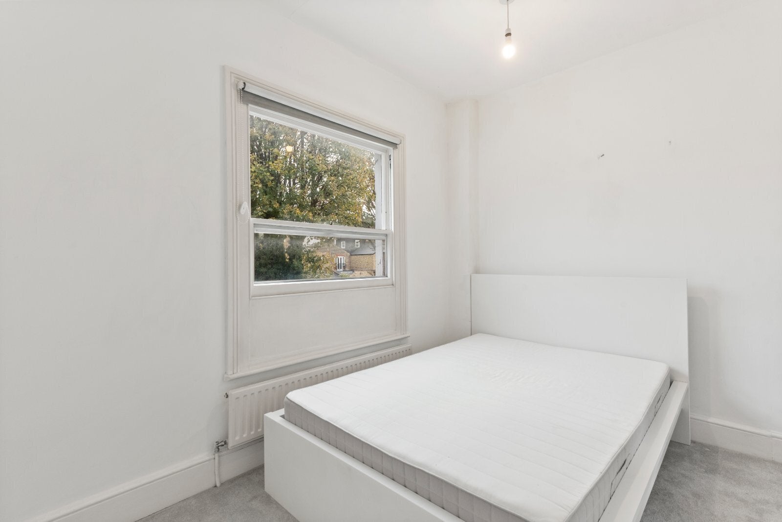 Flat Kenyon Street in Greater London