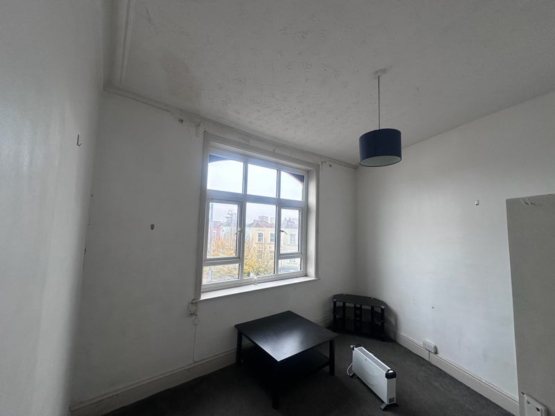 Flat Ashley Road in Bristol