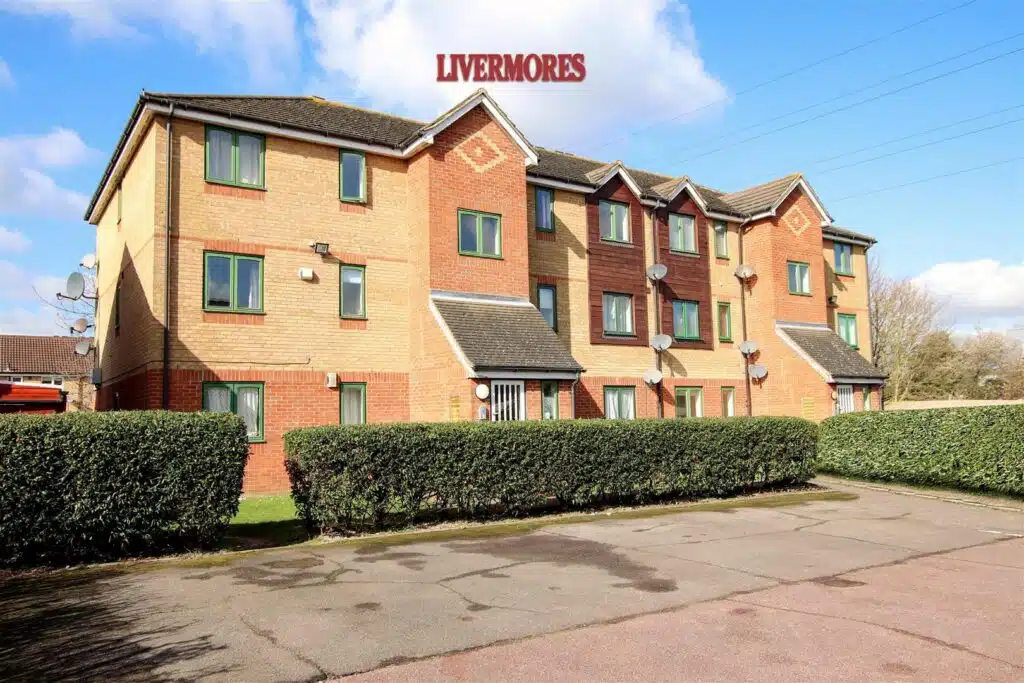 Flat Joyce Green Lane in Dartford